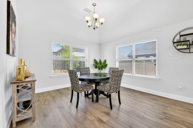 136 Gleeson Drive, Red Oak, TX 75154