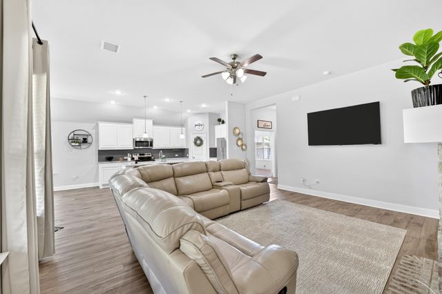 136 Gleeson Drive, Red Oak, TX 75154