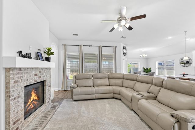 136 Gleeson Drive, Red Oak, TX 75154