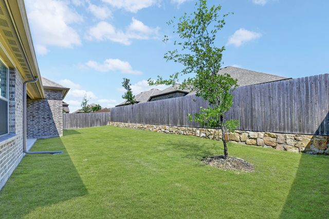 136 Gleeson Drive, Red Oak, TX 75154