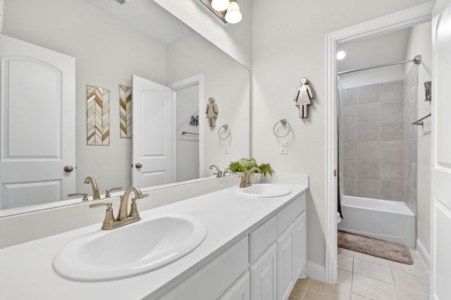 136 Gleeson Drive, Red Oak, TX 75154