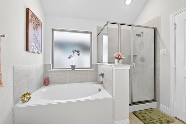 136 Gleeson Drive, Red Oak, TX 75154
