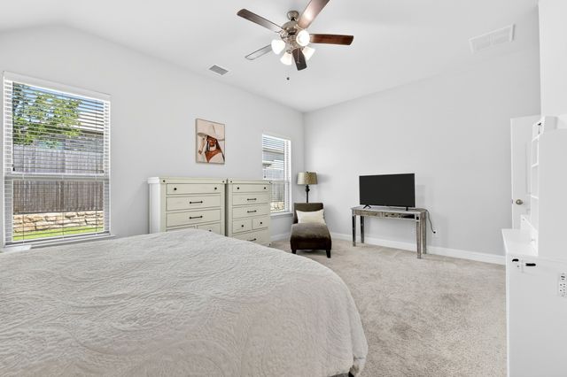 136 Gleeson Drive, Red Oak, TX 75154