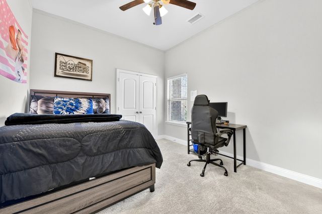 136 Gleeson Drive, Red Oak, TX 75154