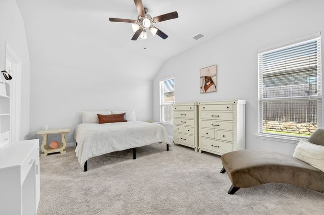 136 Gleeson Drive, Red Oak, TX 75154