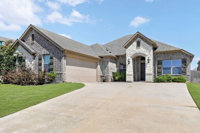 136 Gleeson Drive, Red Oak, TX 75154