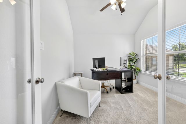 136 Gleeson Drive, Red Oak, TX 75154