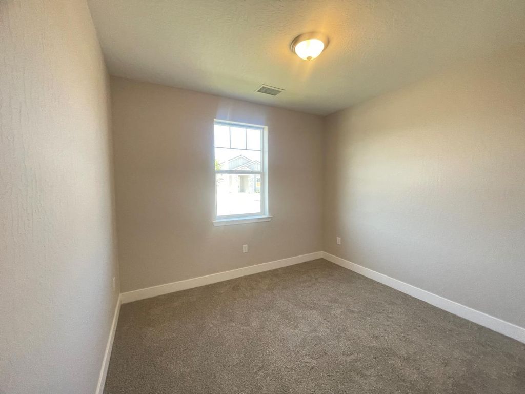 Image 11 of property listing at 16249 W David Ave, Kerman, CA 93630