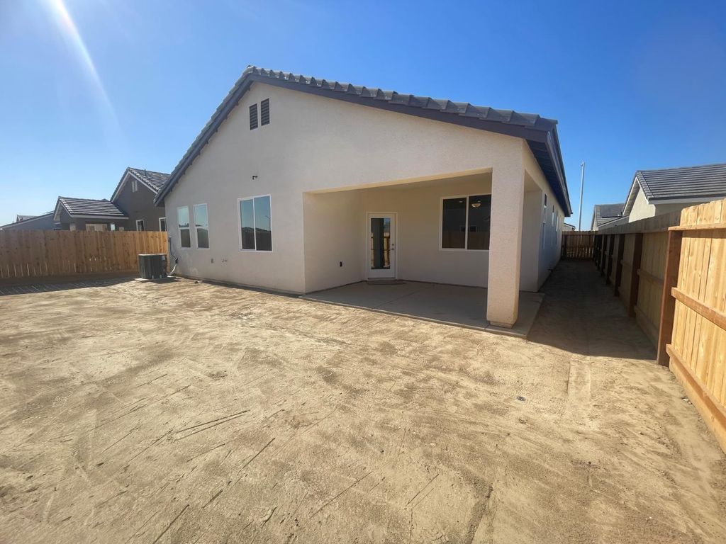 Image 12 of property listing at 16249 W David Ave, Kerman, CA 93630