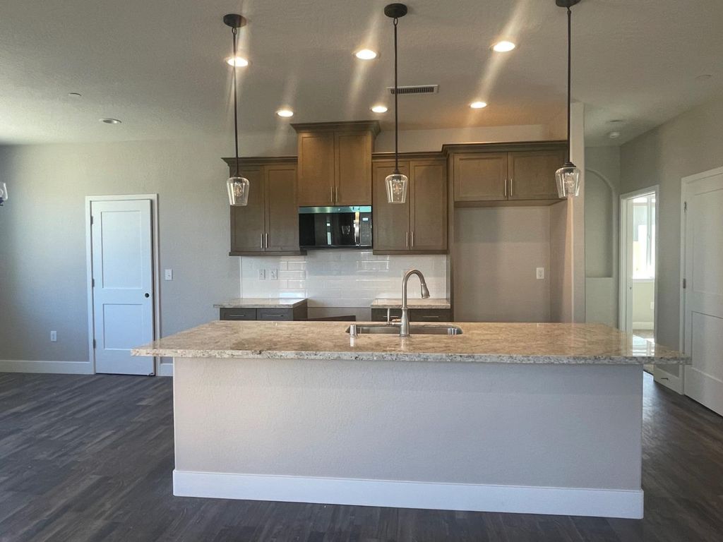 Image 2 of property listing at 16249 W David Ave, Kerman, CA 93630