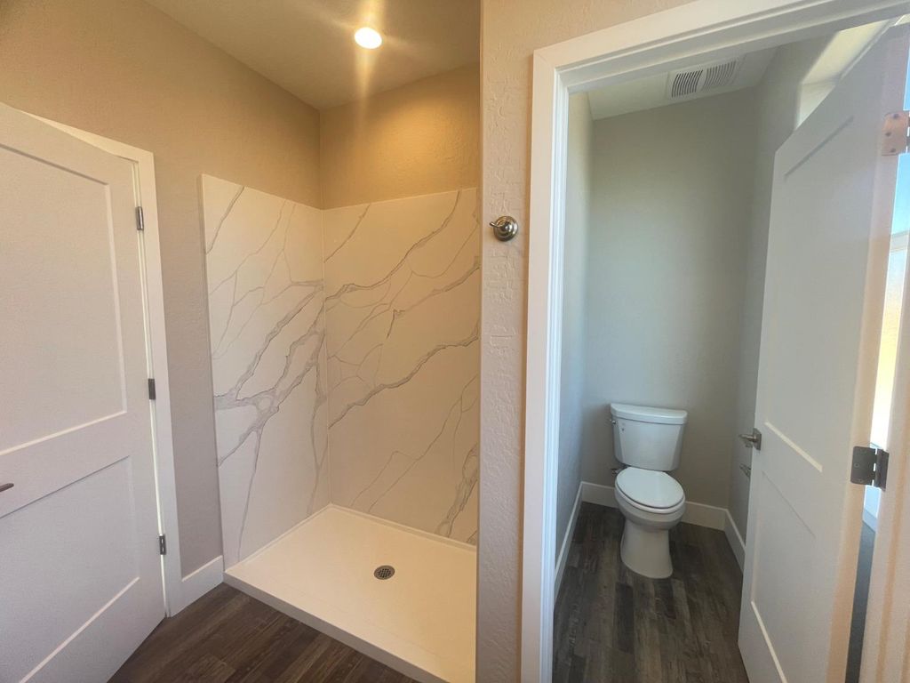 Image 7 of property listing at 16249 W David Ave, Kerman, CA 93630