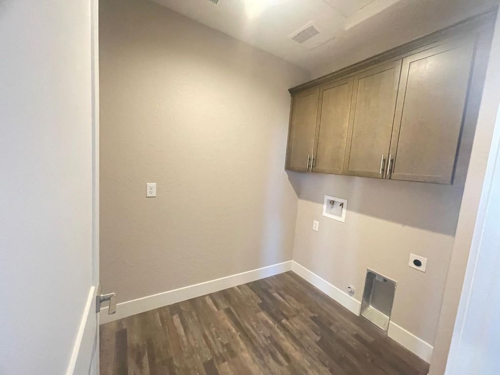Image 8 of property listing at 16249 W David Ave, Kerman, CA 93630