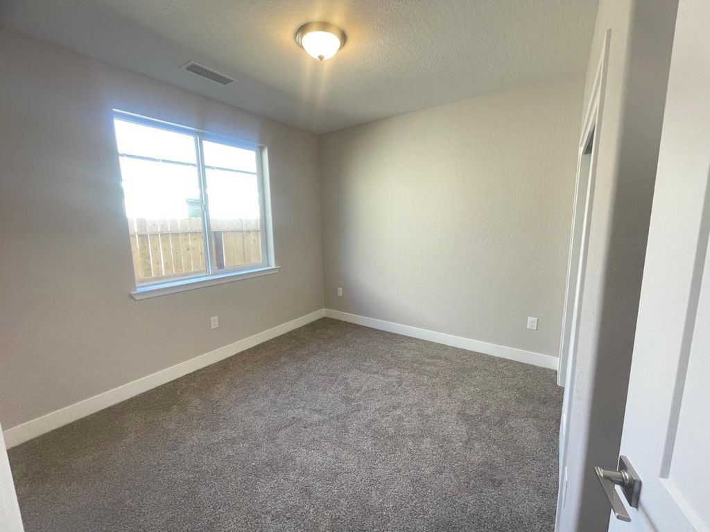Image 9 of property listing at 16249 W David Ave, Kerman, CA 93630