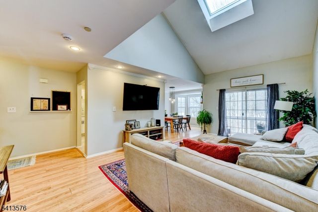 58 Pasture Ct, Roxbury Twp., NJ 07852