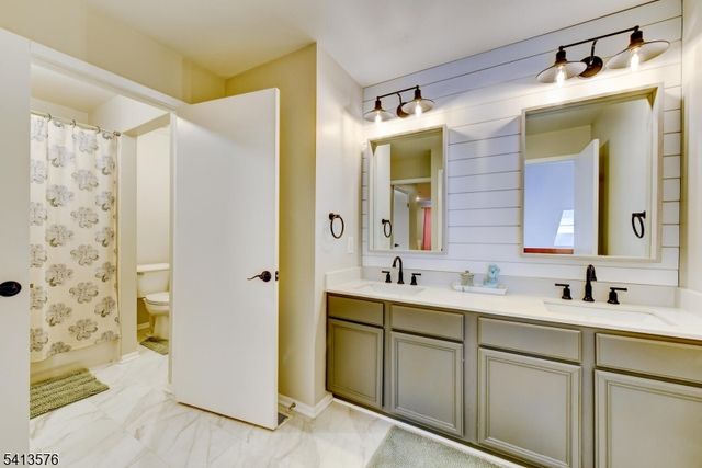 58 Pasture Ct, Roxbury Twp., NJ 07852