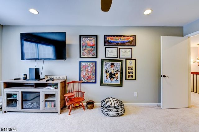 58 Pasture Ct, Roxbury Twp., NJ 07852