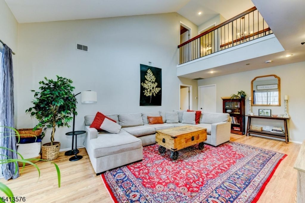 58 Pasture Ct, Roxbury Twp., NJ 07852