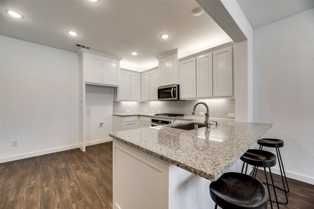 208 Venice Avenue, Flower Mound, TX 75028