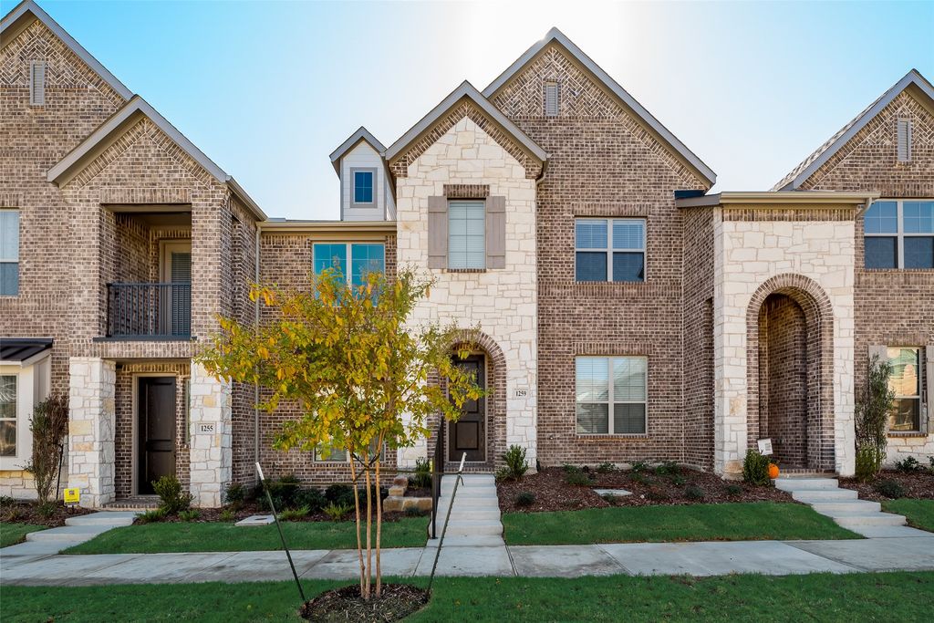 208 Venice Avenue, Flower Mound, TX 75028