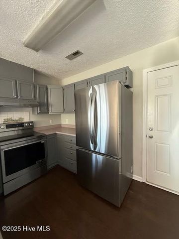 6917 Alamosa Drive, Wilmington, NC 28411