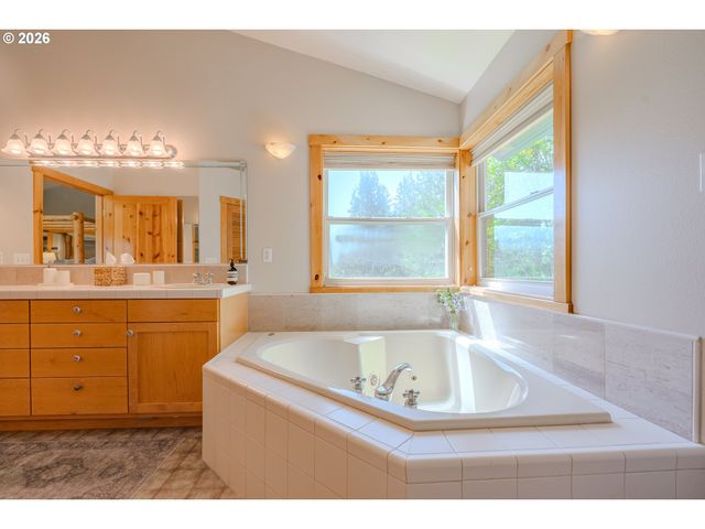 1352 BUHMAN Rd, Washougal, WA 98671