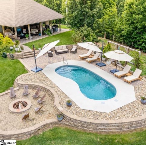 183 Little Eastatoee Road, Sunset, SC 29685