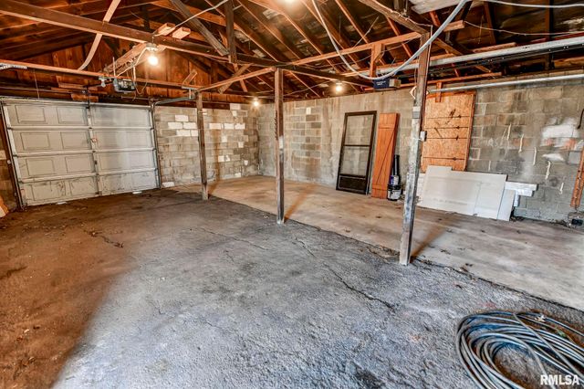 922 W Vandeveer Street, Taylorville, IL 62568