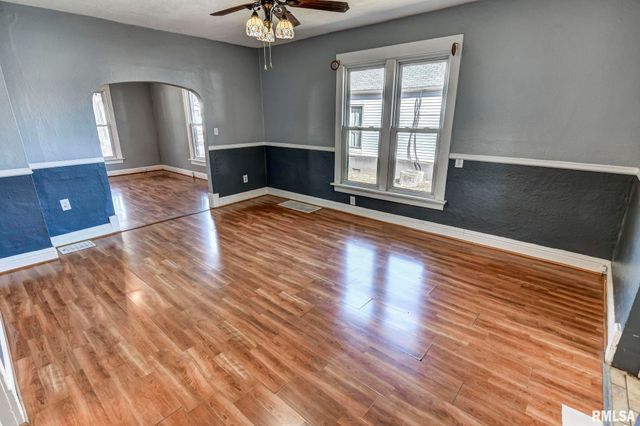 922 W Vandeveer Street, Taylorville, IL 62568