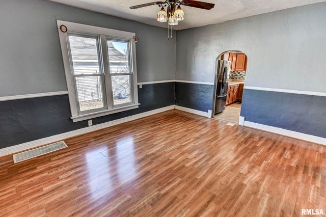 922 W Vandeveer Street, Taylorville, IL 62568