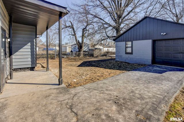 922 W Vandeveer Street, Taylorville, IL 62568