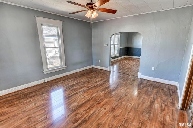 922 W Vandeveer Street, Taylorville, IL 62568