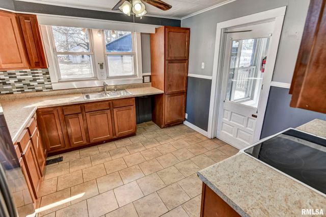 922 W Vandeveer Street, Taylorville, IL 62568