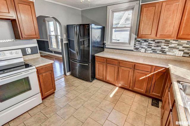 922 W Vandeveer Street, Taylorville, IL 62568