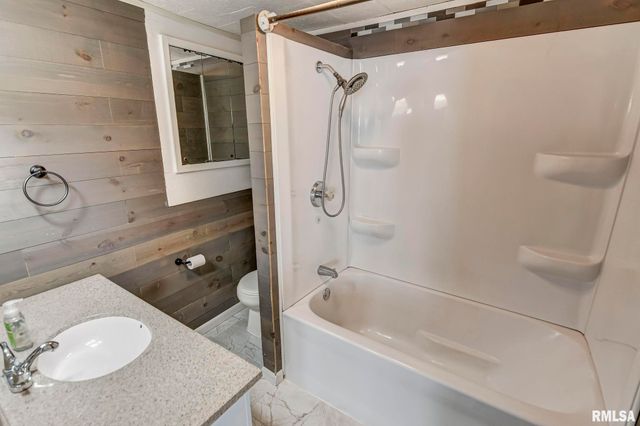 922 W Vandeveer Street, Taylorville, IL 62568