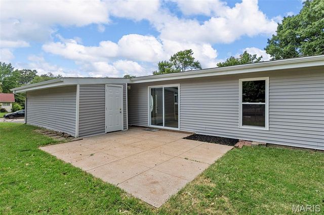 6822 Friarwood Drive, St Louis, MO 63134