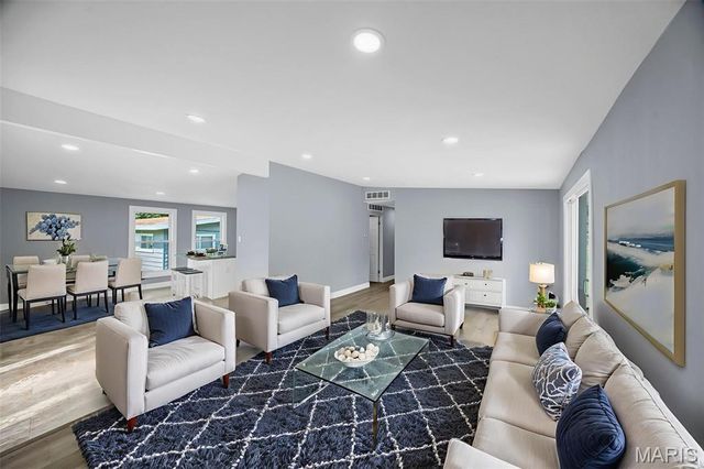 6822 Friarwood Drive, St Louis, MO 63134