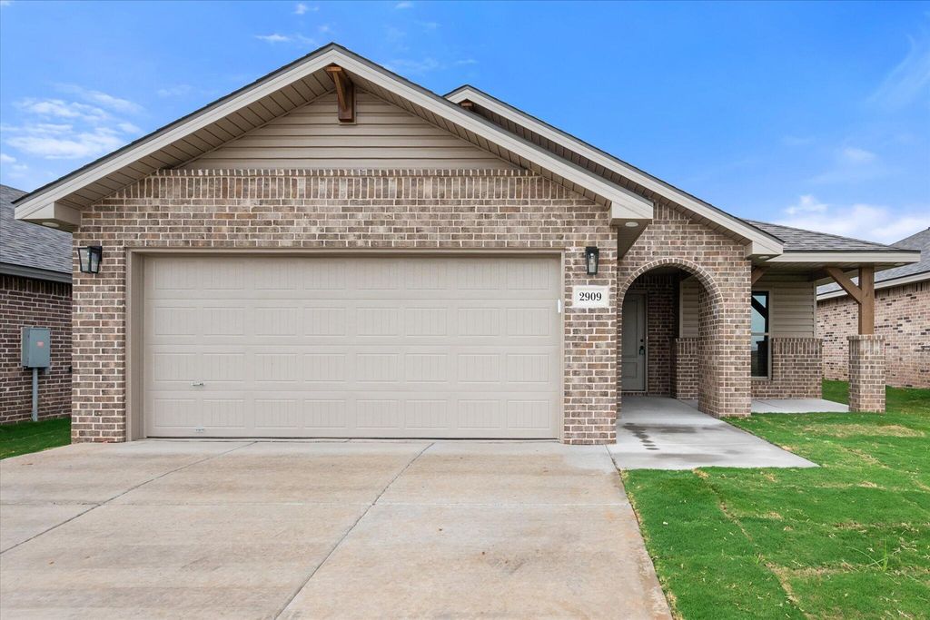 2909 Harvest Avenue, Wolfforth, TX 79382