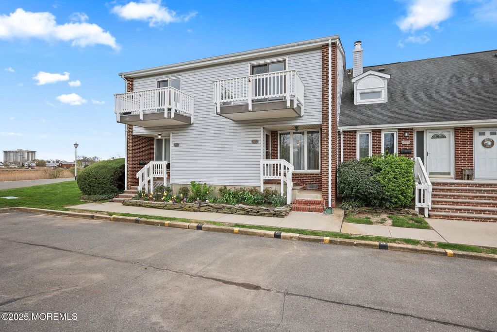 25 Meadow Avenue, 84, Monmouth Beach, NJ 07750