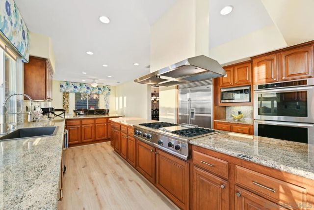 29190 Crystal Ridge Ct, Escondido, CA 92026