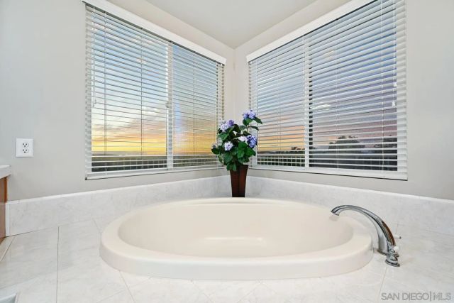 29190 Crystal Ridge Ct, Escondido, CA 92026