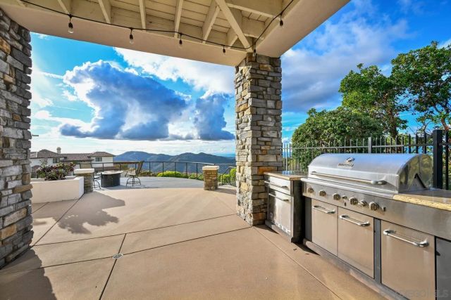 29190 Crystal Ridge Ct, Escondido, CA 92026