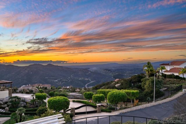 29190 Crystal Ridge Ct, Escondido, CA 92026