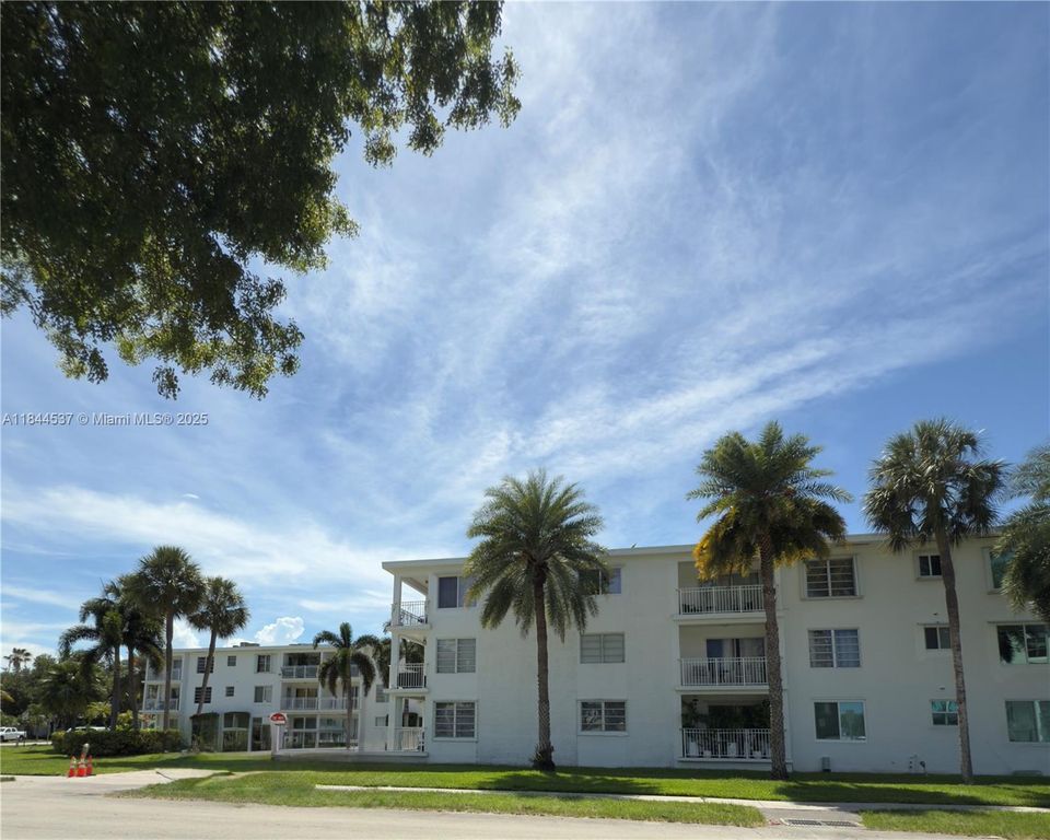 1631 NE 114th St 107, Miami, FL 33181