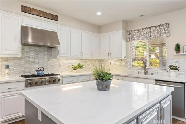 27840 Pointe Breeze Drive, Menifee, CA 92585