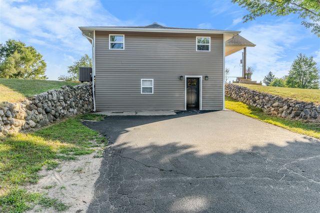 10390 Lovers Lane, Grand Rapids, MI 49534