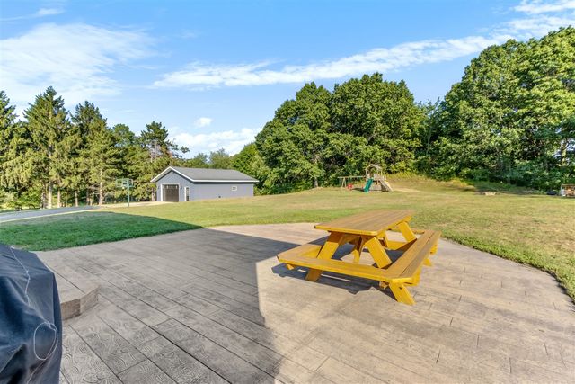 10390 Lovers Lane, Grand Rapids, MI 49534
