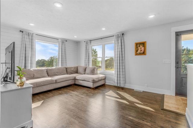10390 Lovers Lane, Grand Rapids, MI 49534