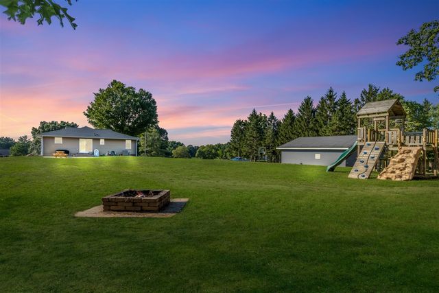 10390 Lovers Lane, Grand Rapids, MI 49534