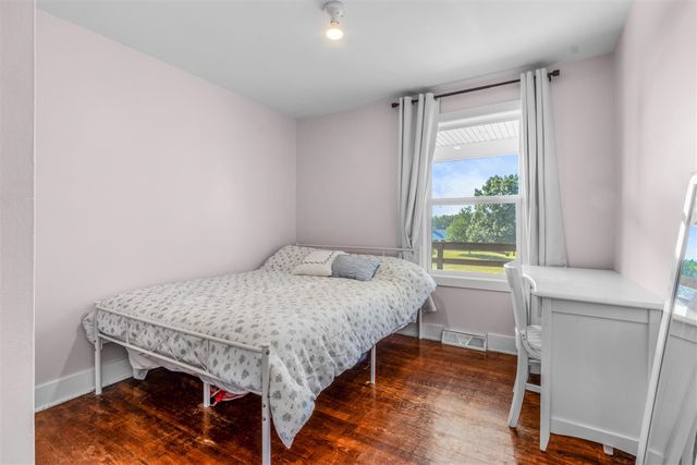 10390 Lovers Lane, Grand Rapids, MI 49534