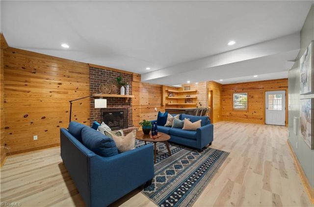 4606 Hartsford Drive, Greensboro, NC 27406